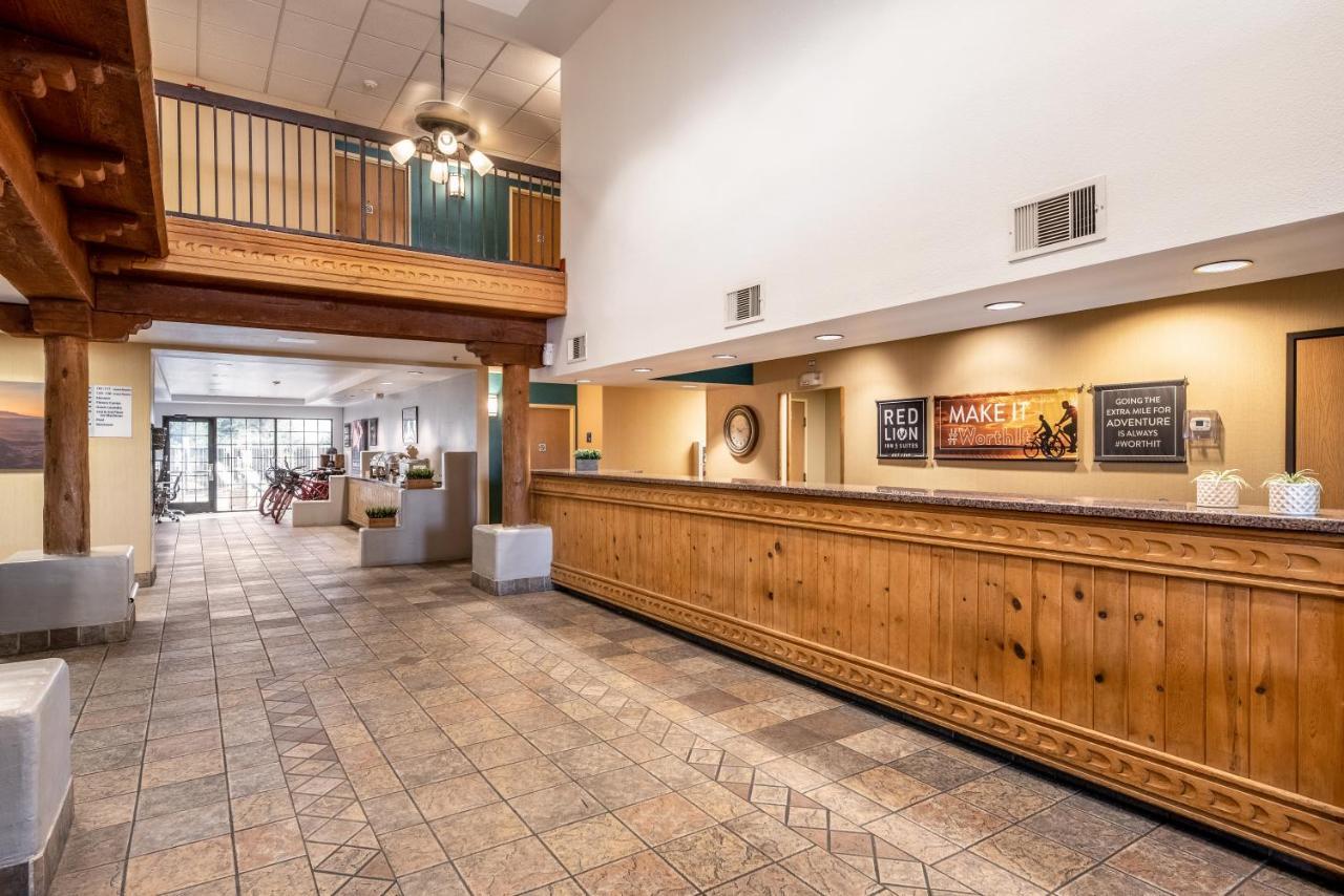 Hotel Red Lion & 3*